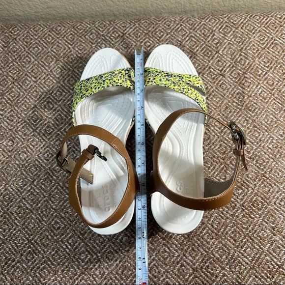 Crocs Leigh ll Women's Graphic Ankle Strap Wedge Sandals Sz 11 Party Casual EUC - Picture 7 of 10